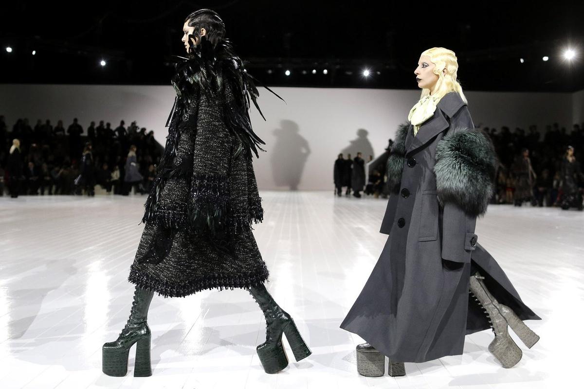 Những khoảnh khắc khó quên trên sàn diễn thời trang