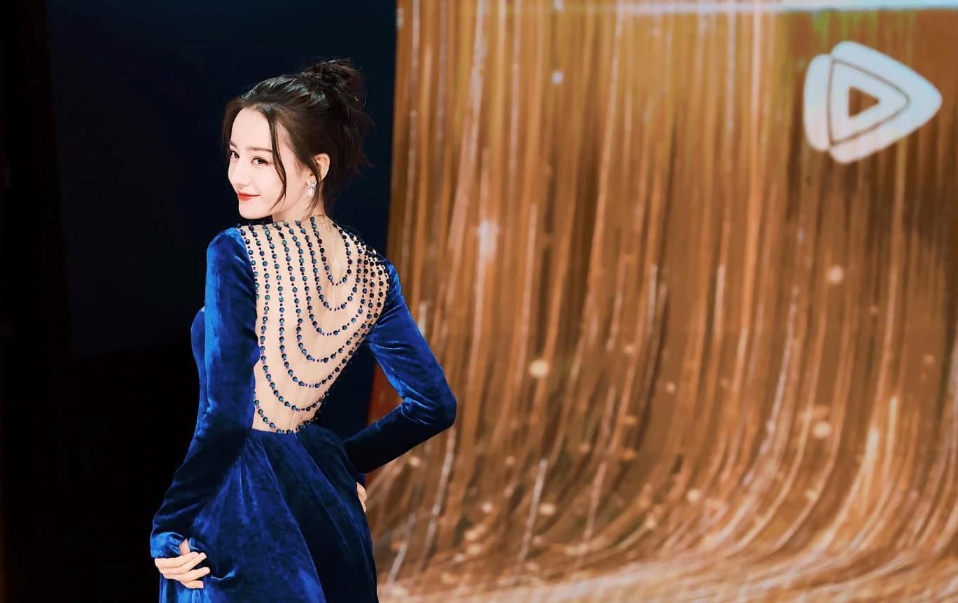 Không khoe vòng 1, bộ phận đẹp mê hồn này khiến dàn sao Hoa ngữ tỏa sáng