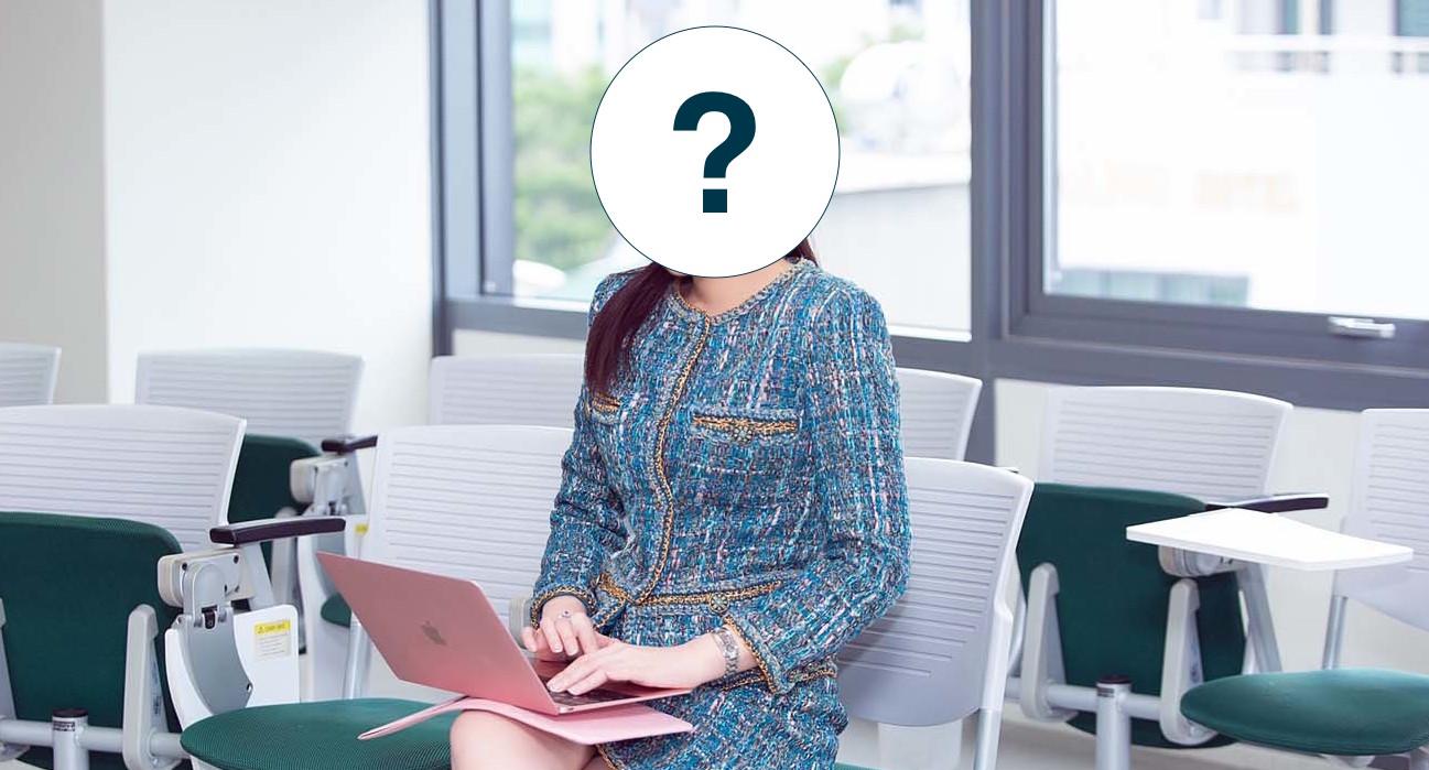 Vừa là giảng viên đại học vừa là "trùm" hàng hiệu, danh tính người đẹp có gây bất ngờ?