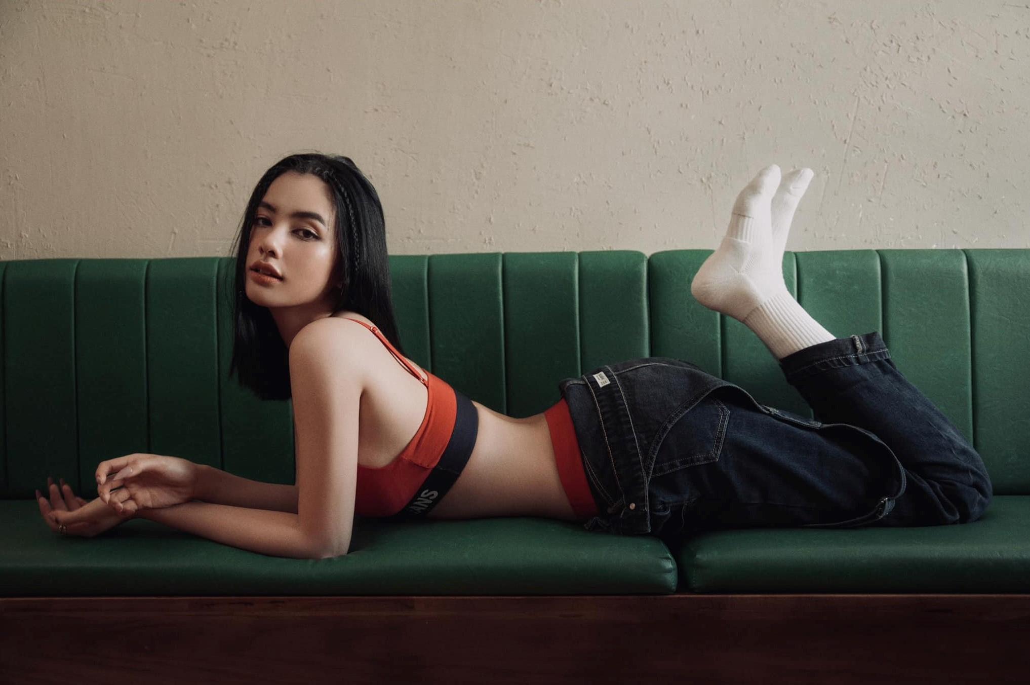 Chia tay đại gia Đức Huy, Cẩm Đan ăn mặc nổi loạn, "nghiện" khoe nội y trên mạng