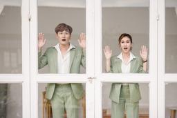 Diện đồ đôi đẹp như cặp đôi "phi công trẻ lái máy bay bà già" Đình Tú - Hương Giang