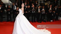 Khoảnh khắc Hương Giang mặc váy công chúa đi thảm đỏ Cannes lên thẳng Getty Images