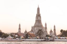 Wat Arun, ngôi chùa bình minh được lòng khách du lịch bậc nhất Bangkok