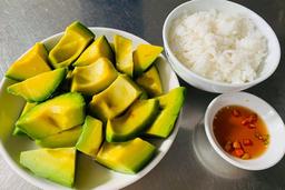 Cơm bơ dầm nước mắm Buôn Mê, món ăn đầy sáng tạo và đậm chất Việt