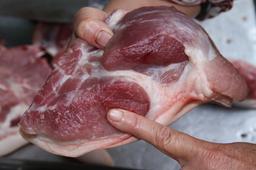 Thịt lợn có 5 dấu hiệu này thì giá rẻ đến mấy cũng không nên mua