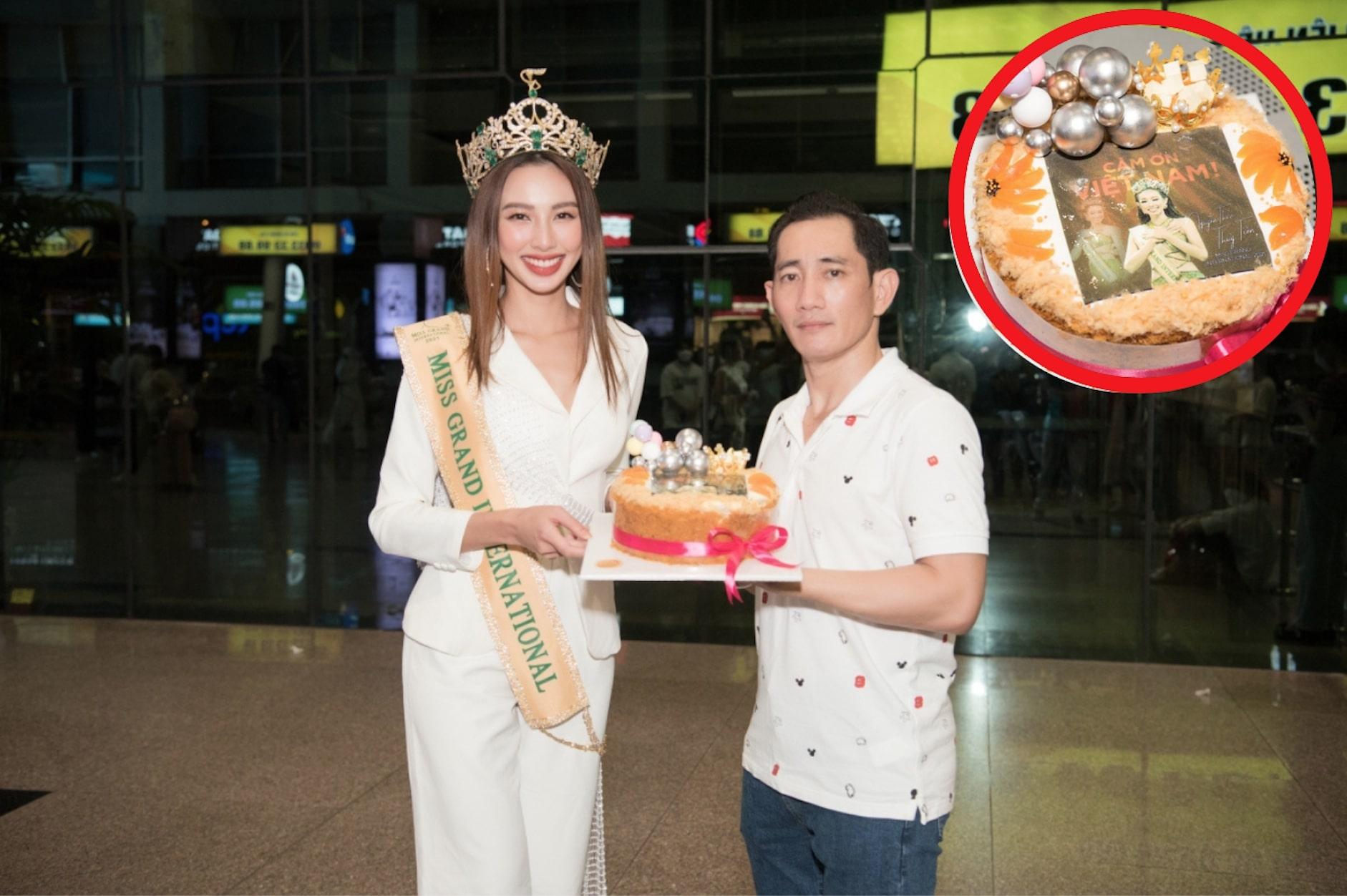 Bánh bông lan trứng muối có gì mà Thuỳ Tiên có thể ăn bất chấp mọi lúc, mọi nơi?