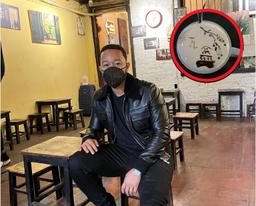 Ca sĩ nổi tiếng John Legend thưởng thức cà phê trứng nổi tiếng của Hà Nội