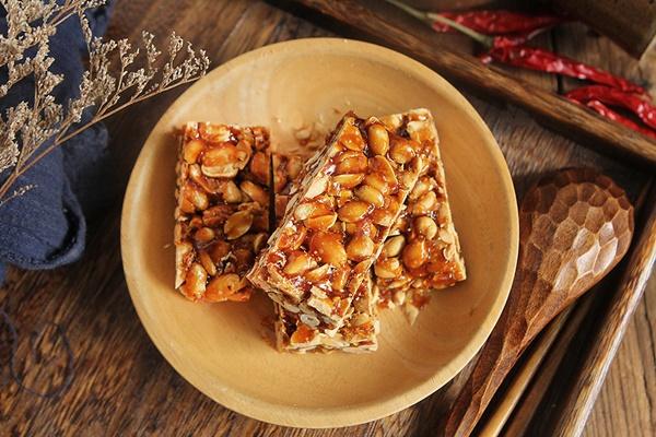 Cách làm kẹo lạc tại nhà, vừa đơn giản vừa giòn tan không kém ngoài hàng