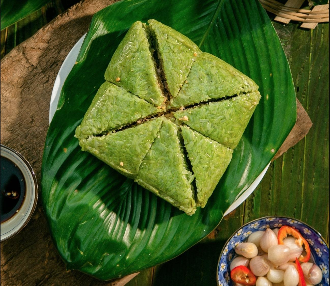 Muốn luộc bánh chưng xanh ngăn ngắt, nhìn đã thấy ngon, bí quyết là ở loại lá này