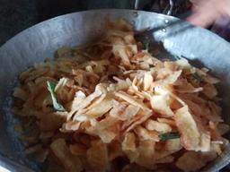 Mứt sắn, món mứt dân dã được gọi bằng cái tên “mứt nhà nghèo” có gì đặc biệt?