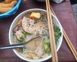 Chuyện đi ăn tiệm, đi cafe ngày Tết: Phụ thu 50 - 100% giá; giá cao mà chất lượng đi xuống