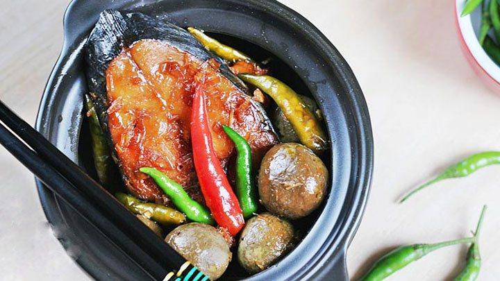 Cách làm cá kho sấu dân dã mà dễ khiến nồi cơm đầy hết nhẵn, rất hợp giải ngán cỗ Tết