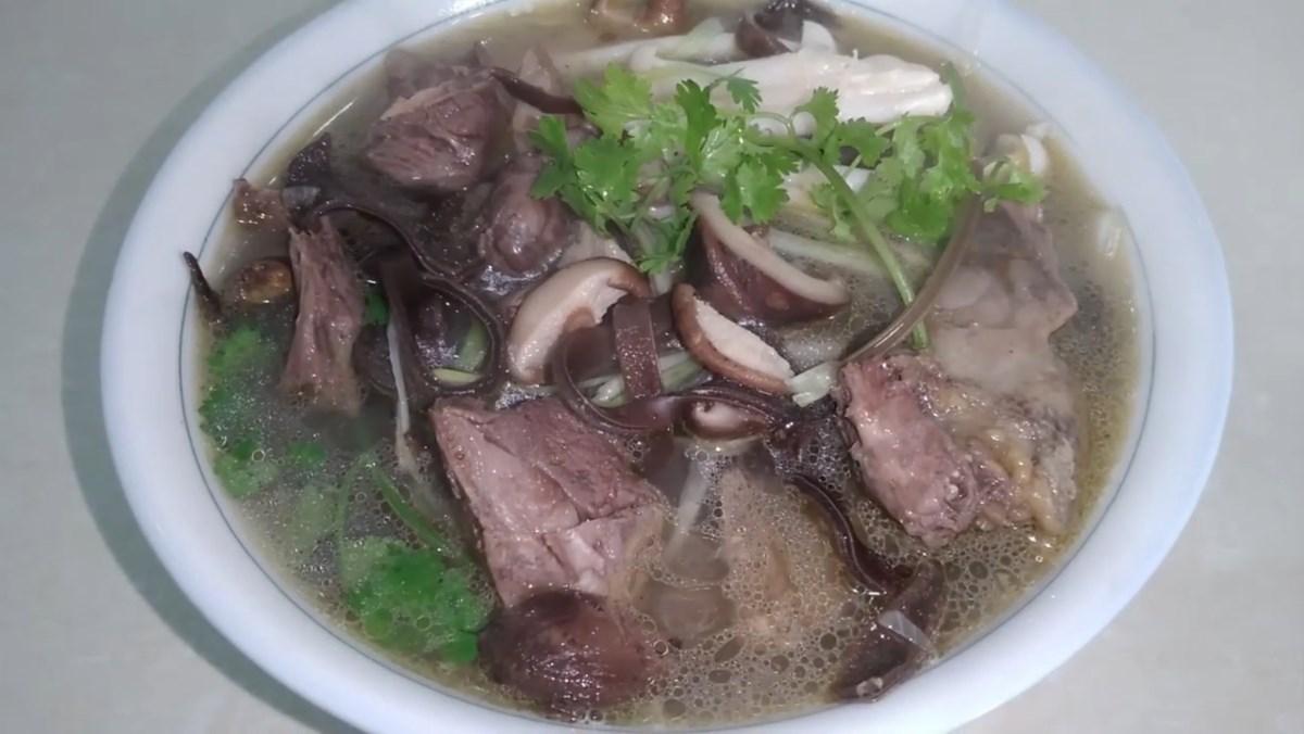 Cách làm chim bồ câu nấu miến ngon, bổ, không tanh để có bữa sáng hấp dẫn