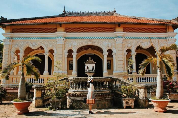 4 dinh thự cổ trăm năm tuổi có vạn góc chụp dành cho team "sống ảo" khi du lịch miền Tây