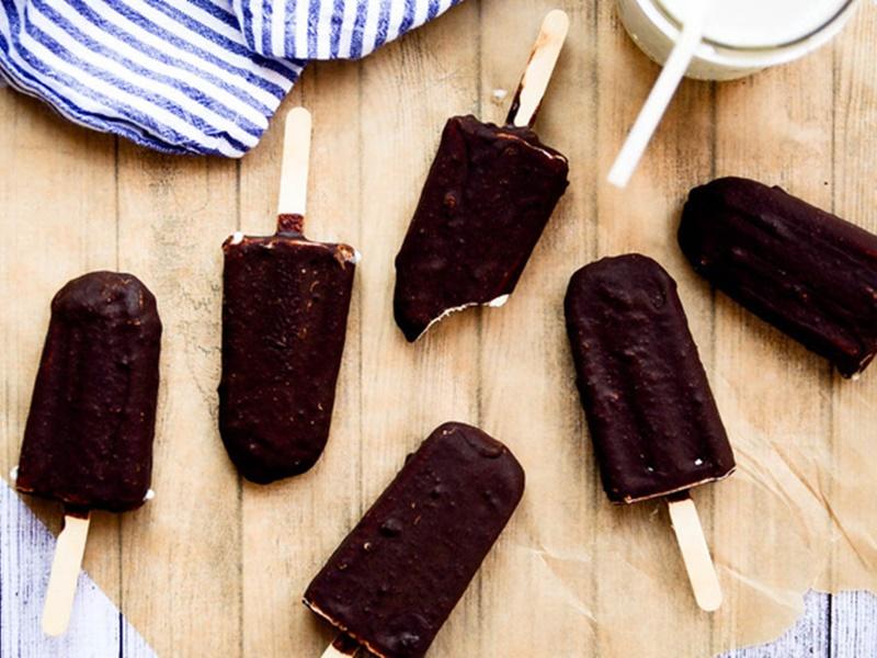 Cách làm kem socola vỏ giòn, dễ làm giải nhiệt mùa hè ngay tức khắc