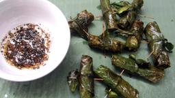 Chả cuốn lá bưởi, món đặc sản thơm ngon đến miếng cuối cùng của Mường ở Tân Sơn