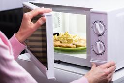 7 thực phẩm, vật dụng dù muốn tiện đến đâu cũng đừng bỏ vào lò vi sóng để tránh nguy hiểm