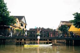 Chèo SUP trên sông Hoài sáng sớm, trải nghiệm du lịch mới toanh ở Hội An