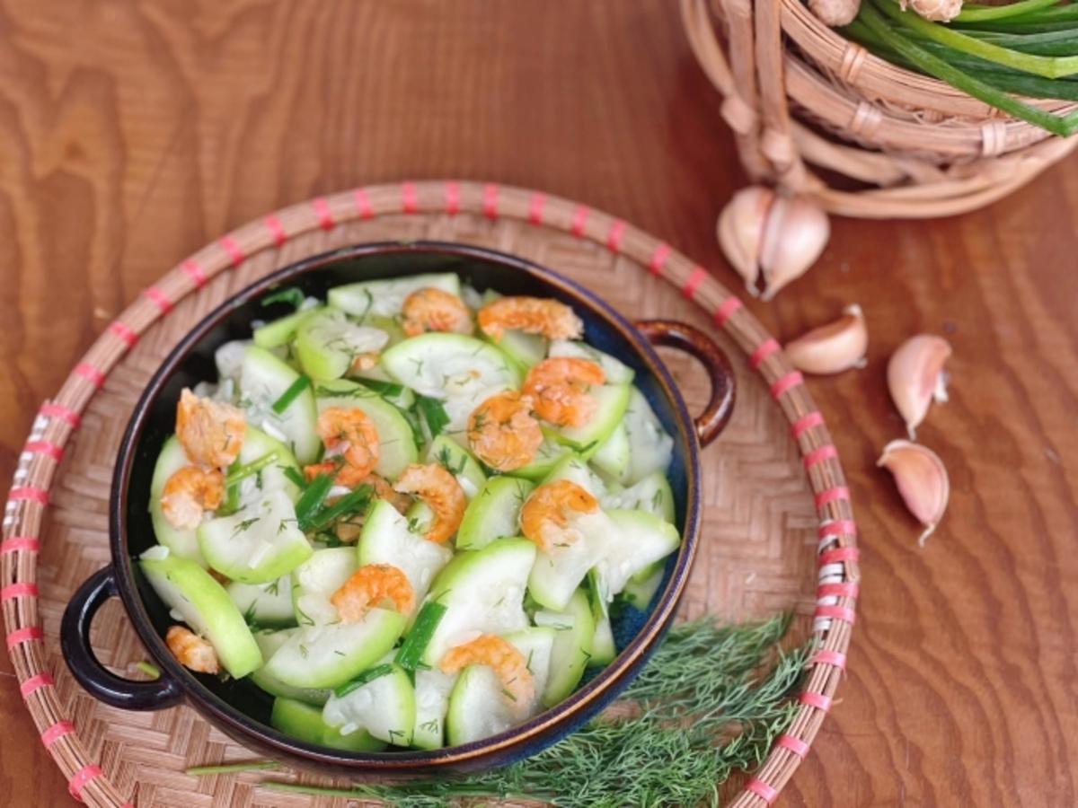 Cách làm bầu xào tôm khô lạ miệng, hao cơm chỉ với một đĩa xào