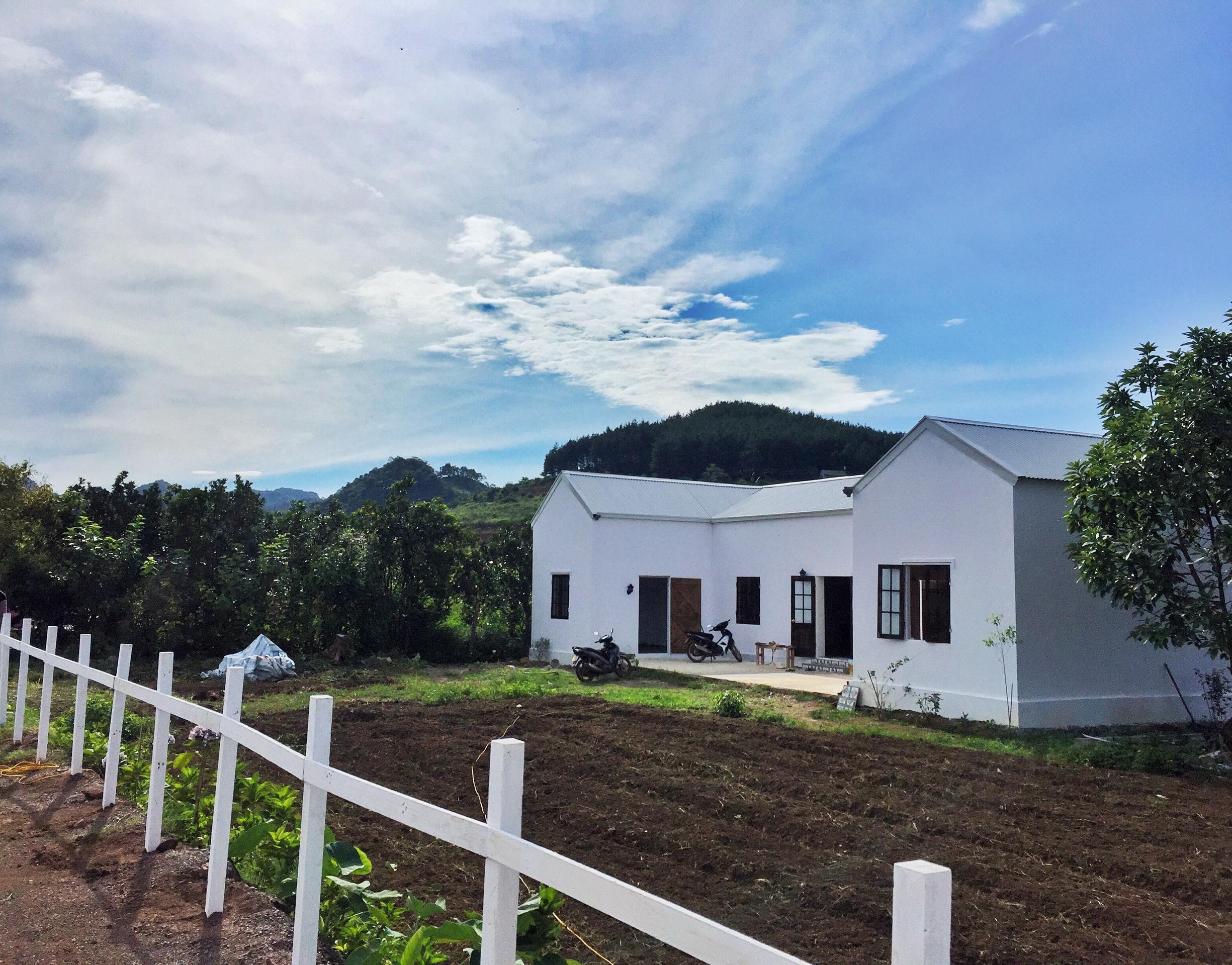 Cô nàng 9X biến nhà kho ở Mộc Châu thành nhà nông trại trong mơ để tìm kiếm bình yên