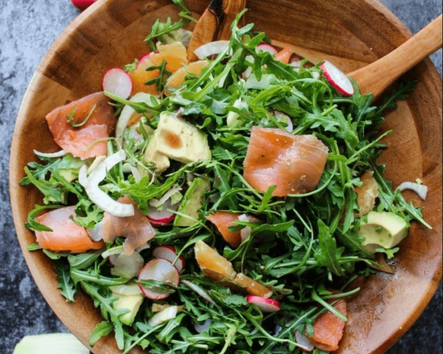 Cách làm salad cá hồi xông khói dành cho người eat clean, giữ dáng