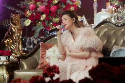 Những chiếc váy che bụng bầu của mỹ nhân Việt