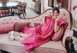 Đông Nhi ghi điểm với gu thời trang bầu bí sành điệu, duyên dáng