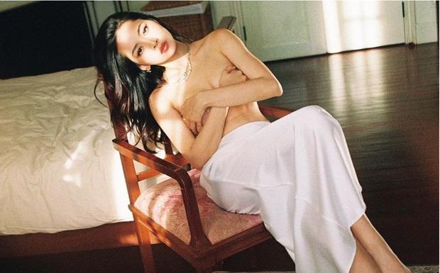 Chi Pu diện nội y xuyên thấu táo bạo đến khó tin