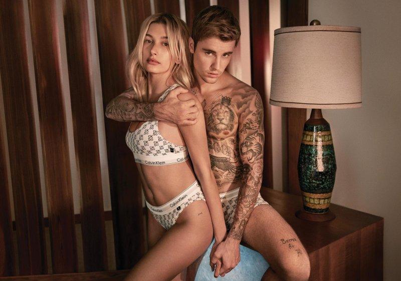 Vợ chồng Justin Bieber tình tứ trong chiến dịch mới của Calvin Klein