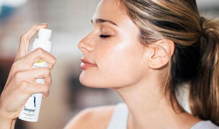 9 kem chống nắng dạng xịt tốt nhất lý tưởng cho kì nghỉ lễ 30/4 sắp tới