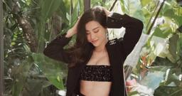 Đông Nhi lên nguyên cây hàng hiệu khoe vòng 1 nóng bỏng, chuẩn gái 1 con