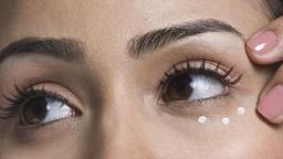 Mẹo giúp ngăn ngừa đôi mắt trũng sâu ai cũng cần biết