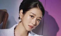 "Điên nữ" Seo Ye Ji đã tạo nên một cơn sốt váy áo nhái như thế nào?