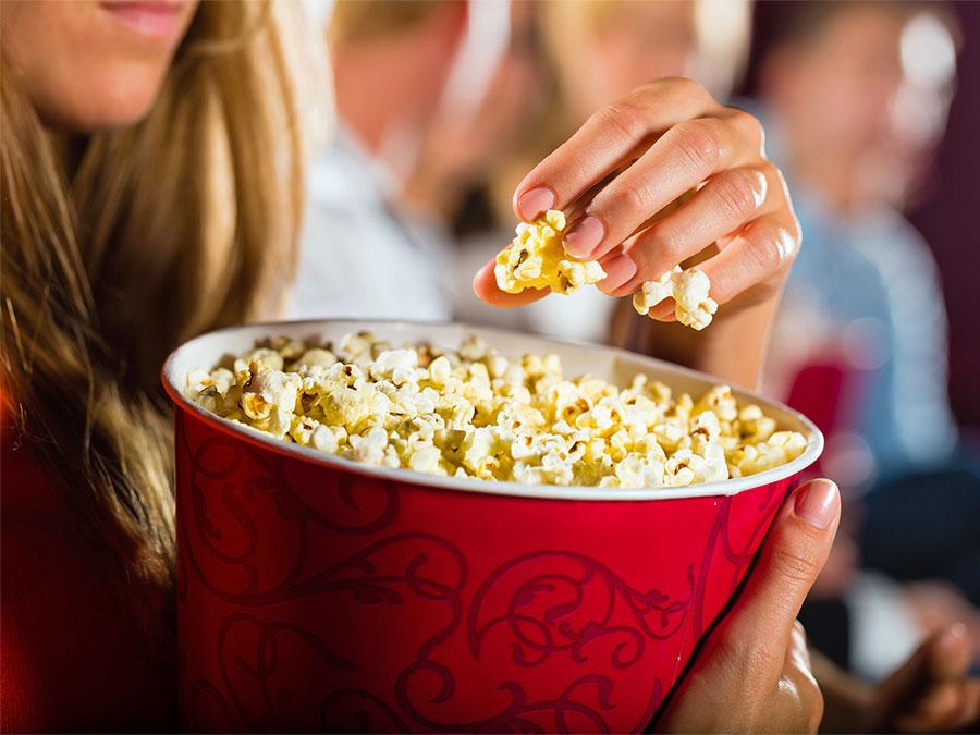 Tại sao các rạp chiếu phim chọn bán bỏng ngô mà không phải món khác?