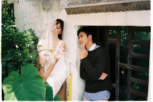 Tình bể bình với phong cách chụp ảnh cưới thập niên 90s