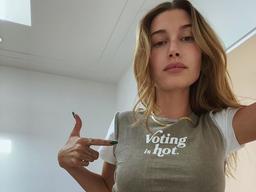 Dàn sao nước Mỹ đồng loạt diện trang phục ủng hộ bầu cử tổng thống Mỹ