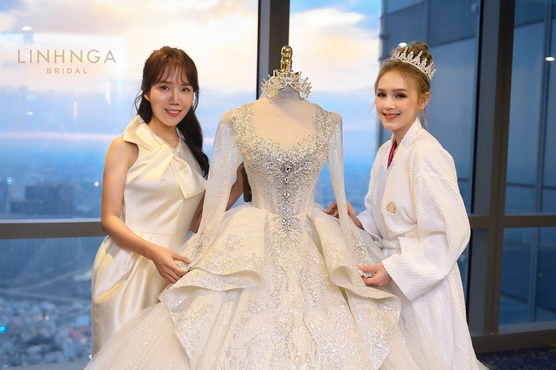 Chiếc váy cưới của Xoài Non có gì đặc sắc mà trị giá 28 tỷ?