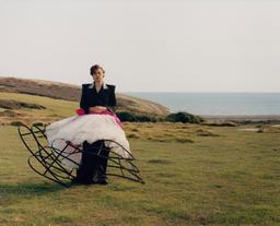 Harry Styles xóa bỏ định kiến giới trên trang bìa tạp chí Vogue Mỹ