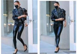Nếu không phải Hailey Bieber, ai dám mặc legging da bóng?