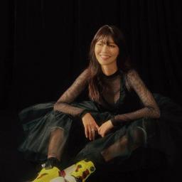 Thành viên SNSD mặc váy sequin vàng khoe nhan sắc nữ thần