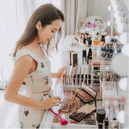 Soi gu thời trang ngập tràn đồ hiệu của vợ sắp cưới Phan Thành