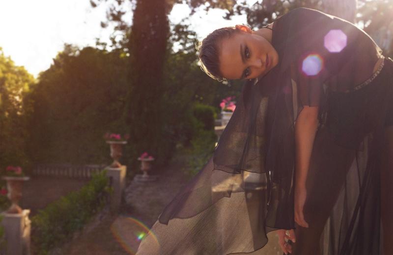 Con gái Johnny Depp trở thành nàng thơ trong BST Cruise 2021 của Chanel