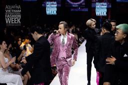 Binz mặc suit vải nhung, hóa bad boy màu hồng trong show diễn thời trang