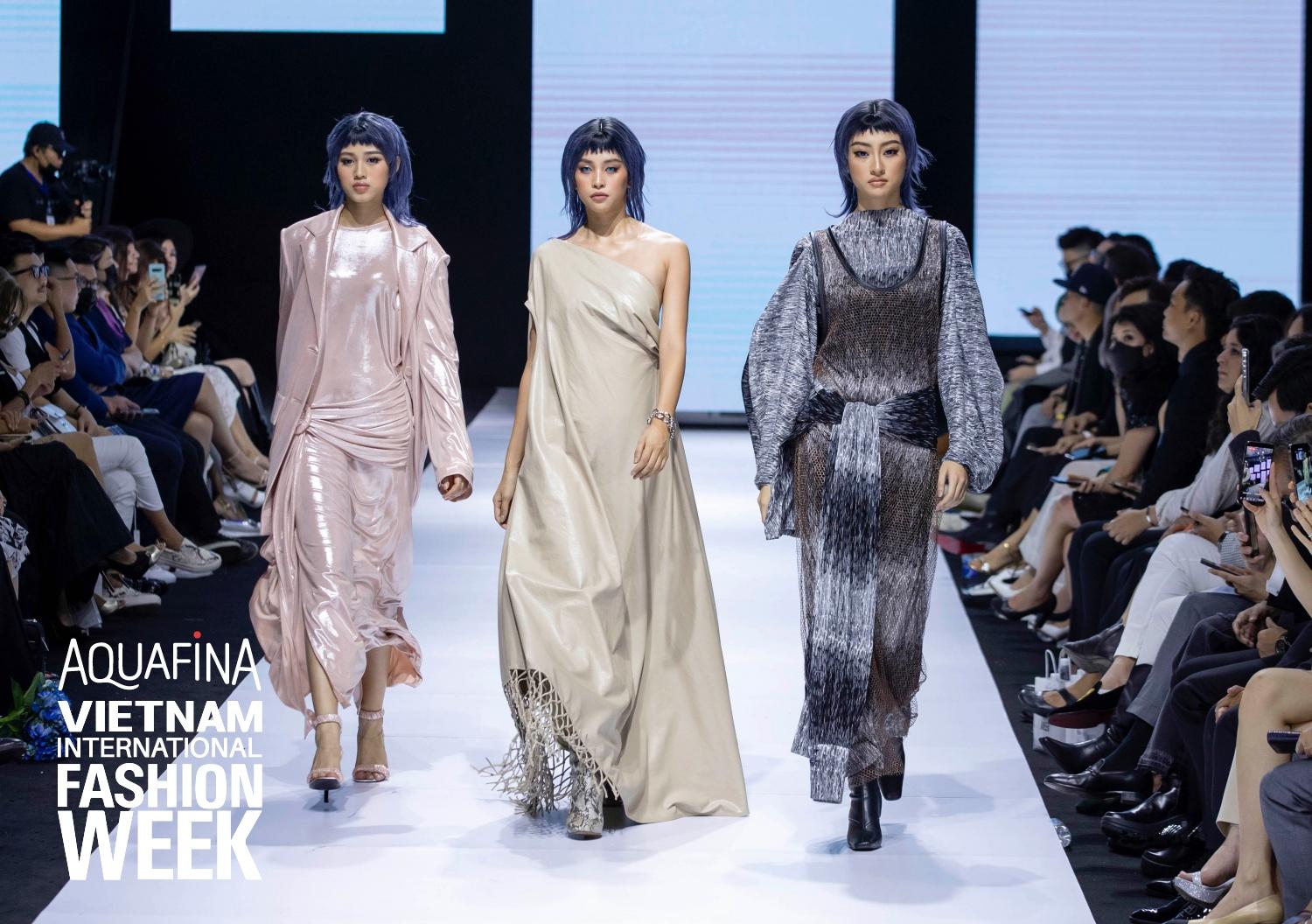 Lần đầu sải bước trên sàn catwalk, Hoa hậu Đỗ Thị Hà vô cùng căng thẳng