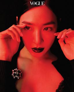 Ngất ngây với nhan sắc không tuổi của Tiffany Young trên Vogue Hàn Quốc