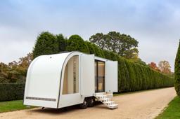 Louis Vuitton mang cả tiệm đến tận nhà bạn, khách hàng chạy đâu cho thoát