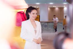 Từ "hotgirl bánh giò" đến CEO hàng hiệu, Nhã Phương giờ đã khác