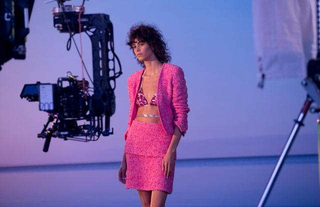 Mặc lệnh phong tỏa, Chanel vẫn tổ chức show diễn Cruise 2022