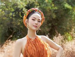 Không chọn áo dài, Minh Hằng diện áo yếm trong bộ ảnh đón xuân