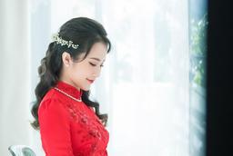 Cô dâu Primmy Trương xách túi hiệu 70 triệu, mặc áo dài đỏ của Công Trí trong lễ rước dâu